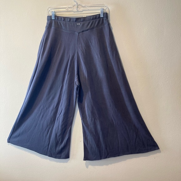 Lorna Jane brand Gaucho Palazzo style exercise gym athletic sweatpants, size XS - Picture 3 of 6